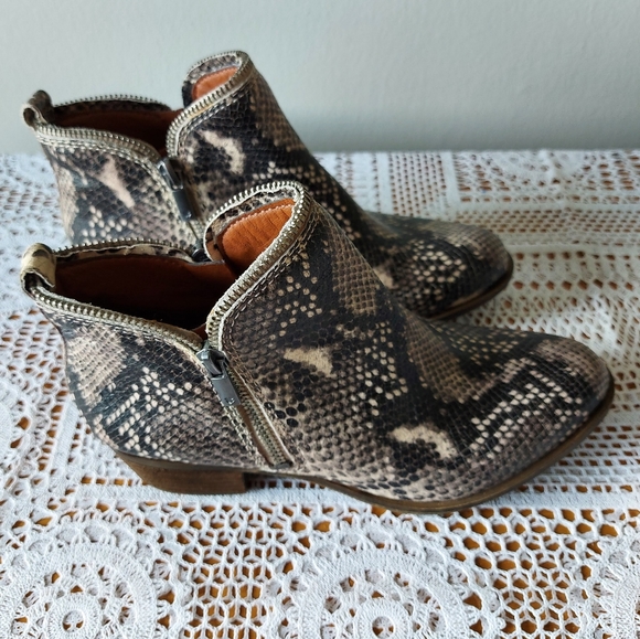 LUCKY BRAND Leather Ankle Snakeskin Bootie Double Zipper Stacked Block Heel Sz 8 - Picture 2 of 14